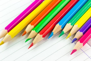 Matite colorate su quaderno