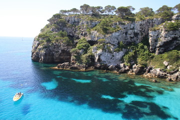 panorami marino acqua mare azzurro limpido rocce