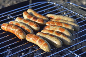 Bratwürste auf dem Grill