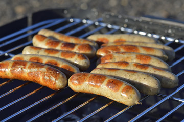 Bratwürste auf dem Grill