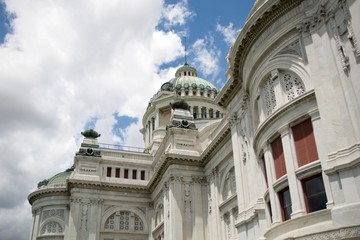 Naklejka premium Ananta Samakhom Throne Hall at Bright Blue Sky