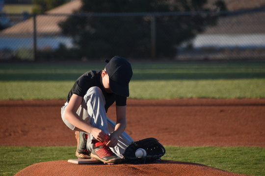 Tying baseball shoe laces - Powered by Adobe