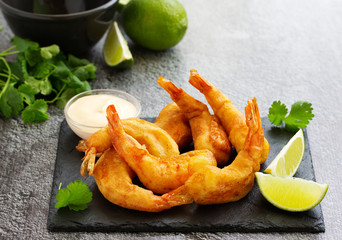 Shrimp fried in batter with sauce.