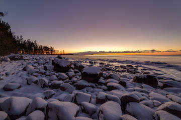 Fototapeta premium Snow and rocks at sea