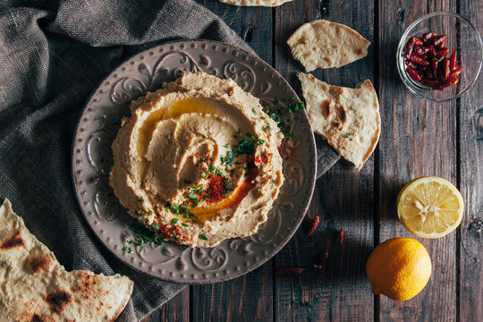 Hummus with flatbread