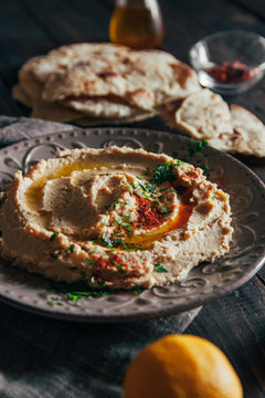 Hummus with flatbread