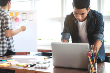 Obraz premium Web designer, UX UI designer planning application for mobile phone