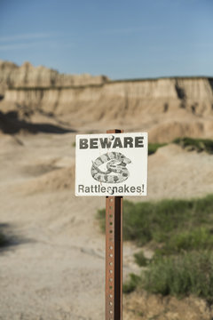 Beware rattlesnakes sign
