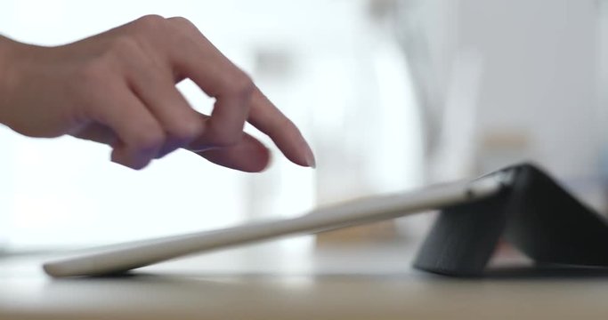 Using digital tablet computer at home