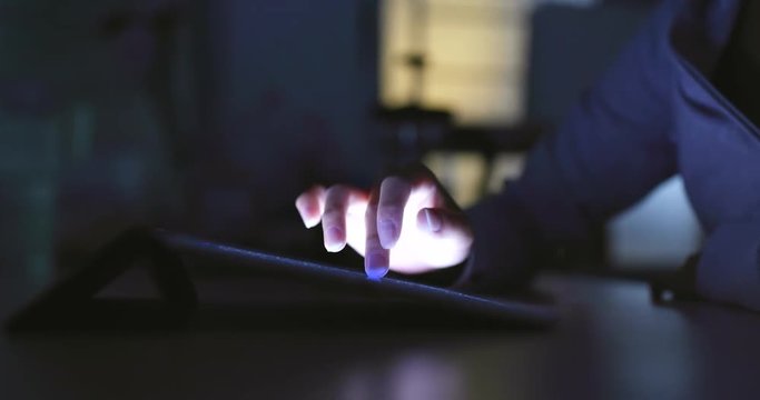 Finger touch on digital tablet computer