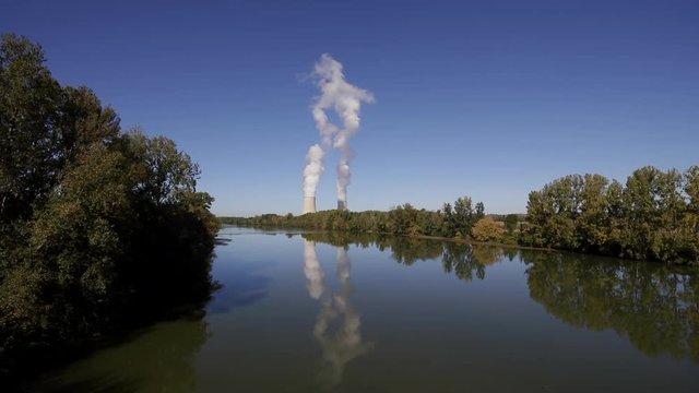 Vid&eacute;o, France, Centrale nucl&eacute;aire de Golfech