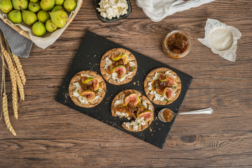 Multigrain crispread appetizer