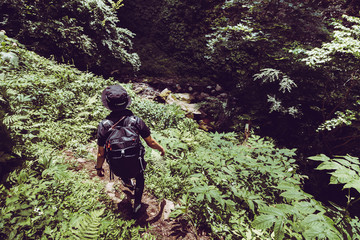 Obraz premium アウトドア 登山をする男性