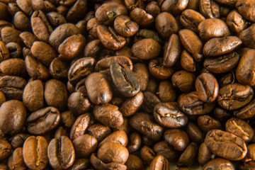  roasted coffee beans close up image macro