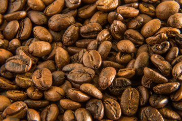  roasted coffee beans close up image macro
