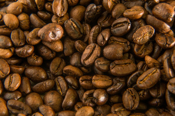  roasted coffee beans close up image macro