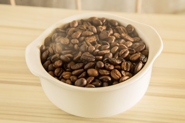  roasted coffee beans close up image macro