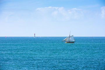 Obraz premium Bright blue sea and a yacht
