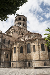 Fototapeta na wymiar Issoire cathedral 