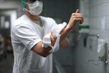 surgeon, sterile procedure, handwash, desinfection