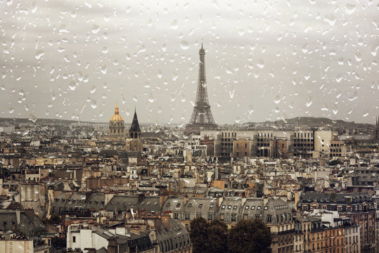 Fototapeta Rain in Paris, Eiffel tower in autumn day, rainy day over the city