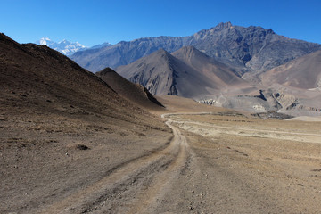 Fototapeta na wymiar Mountain road in the Himalayas