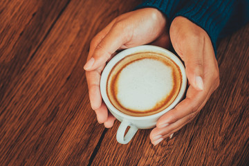 hand hold coffee cup