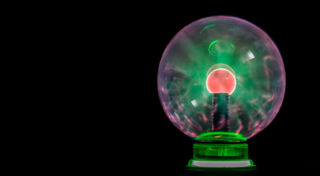 Tesla coil - electrostatic plasma sphere in the dark
