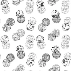 Gordijnen Moder simplistisch geometrisch naadloos patroon met overlappende doodle cirkels in zwart op witte achtergrond © dollitude
