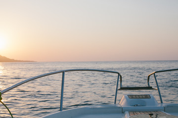 atardecer desde barco 