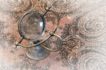 Fototapeta na wymiar Vintage magnifier loupe - Selective focus