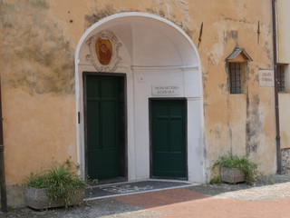 Fototapeta premium Imperia Porto Maurizio - entrata del convento di Santa Chiara