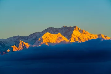 Papier Peint photo Kangchenjunga Dramatic landscape Kangchenjunga mountain with colorful from sunlight at Sandakphu
