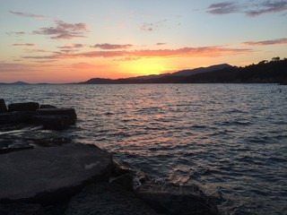 Coucher de soleil ciel nuageux