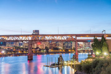 Fototapeta premium Beautiful night view of Downtown Portand and Willamette River reflections