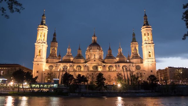 Timelapse of the Basilica at dusk