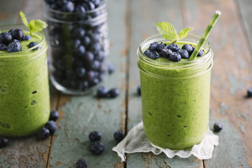 Green Mango Smoothie with Blueberries