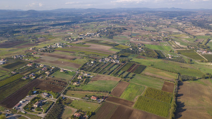 Vista aerea del paesaggio di campagna vicino il lago di Bracciano, in Italia.