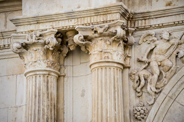 Obraz premium Columns, Details of stone sculptures of the facade of the University of Alcalá de Henares. Madrid, Spain.