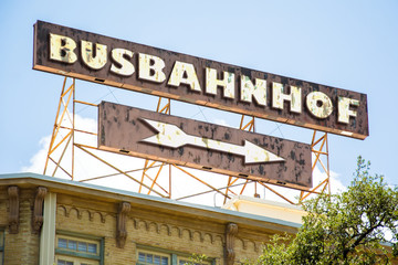 Fototapeta premium Schild 295 - Busbahnhof