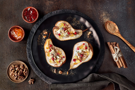 Pears baked with Blue cheese, wallnuts and jam