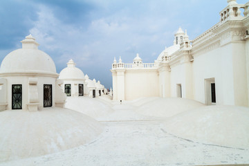 Whitewashed roof of a cathedral in Leon, Nicaragua © Matyas Rehak