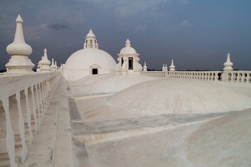 Whitewashed roof of a cathedral in Leon, Nicaragua © Matyas Rehak