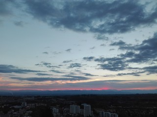 ciudad, cielo, mar y flores