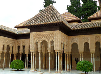 Fototapeta premium Stunning Moorish Style Palace of the Alhambra, UNESCO World Heritage Site in Granada, Spain 