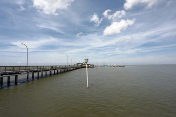 Naklejka premium fairhope, alabama boat dock in mobile bay