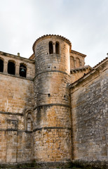 Detalle iglesia de Santa Juliana en Santillana del mar