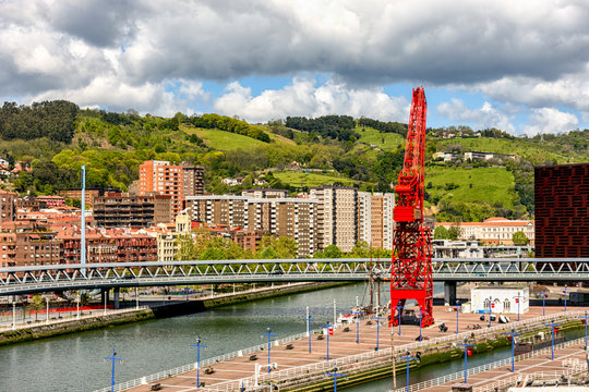 Grua Carola en museo maritimo de Bilbao