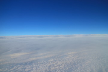 鮮やかな青空と雲