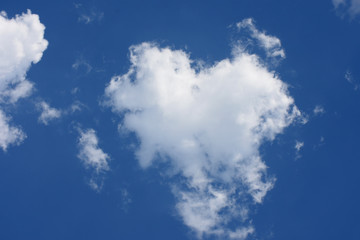 青空と雲「空想・雲のモンスターたち（犬などの動物のイメージ）」（空中散歩、面白いやつなどのイメージ）